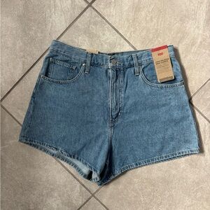 NWT Levi's Women's Blue Denim High Waisted Mom Shorts